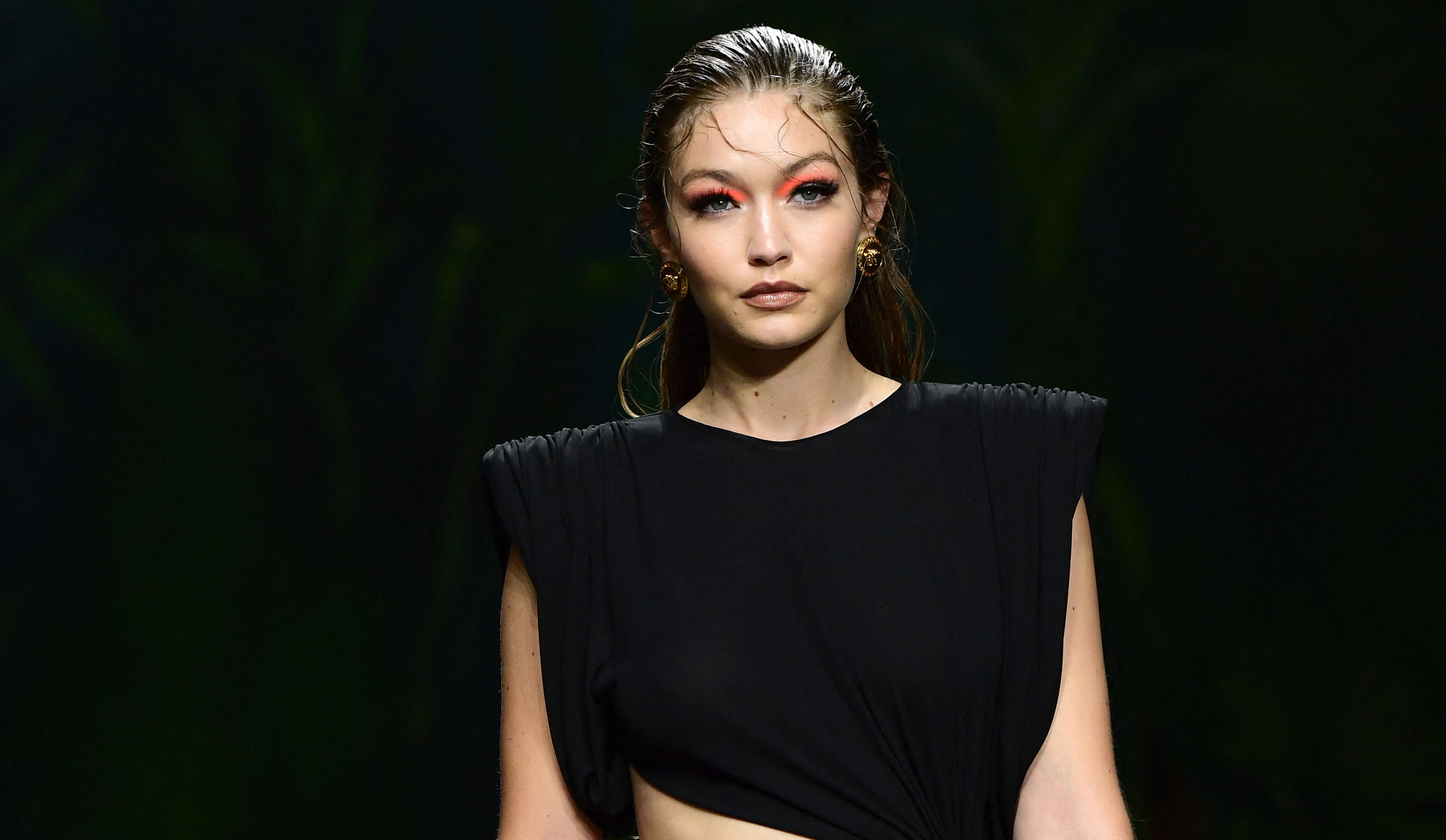 gigi hadid rood haar