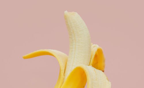 banaan met pindakaas als snack voor het slapen