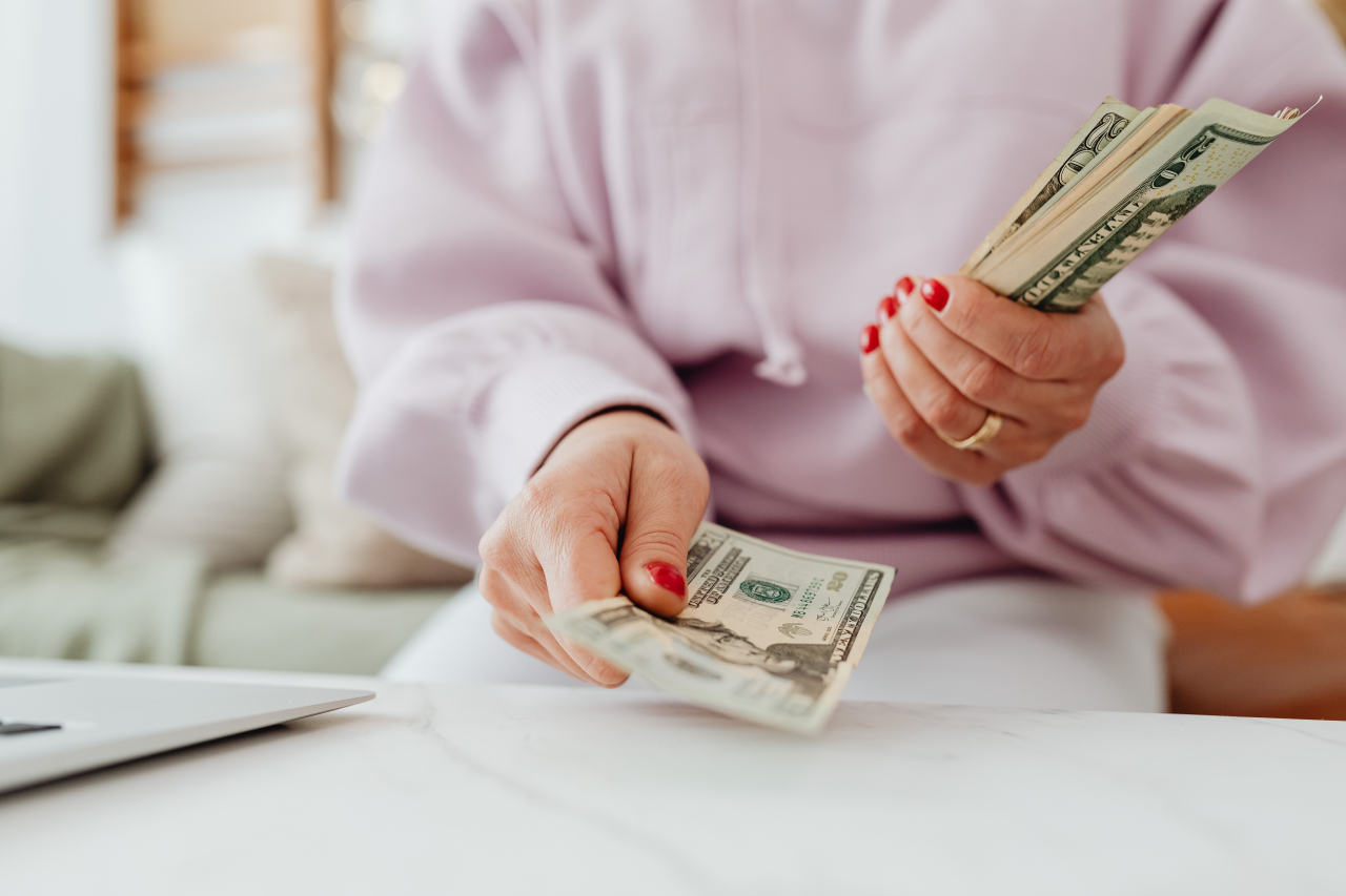 meisje is goed met geld