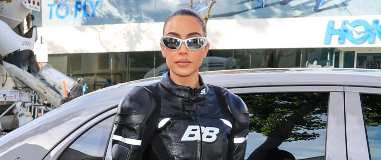Kim Kardashian look balenciaga tape