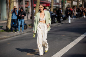 Leoni Hanne in modetrend van 2022: de blote buik
