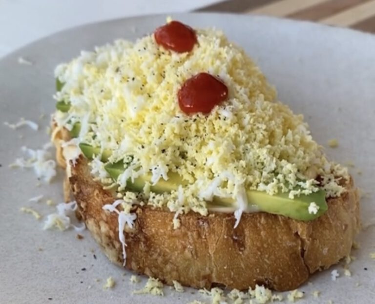 Avocado toast geraspte ei TikTok
