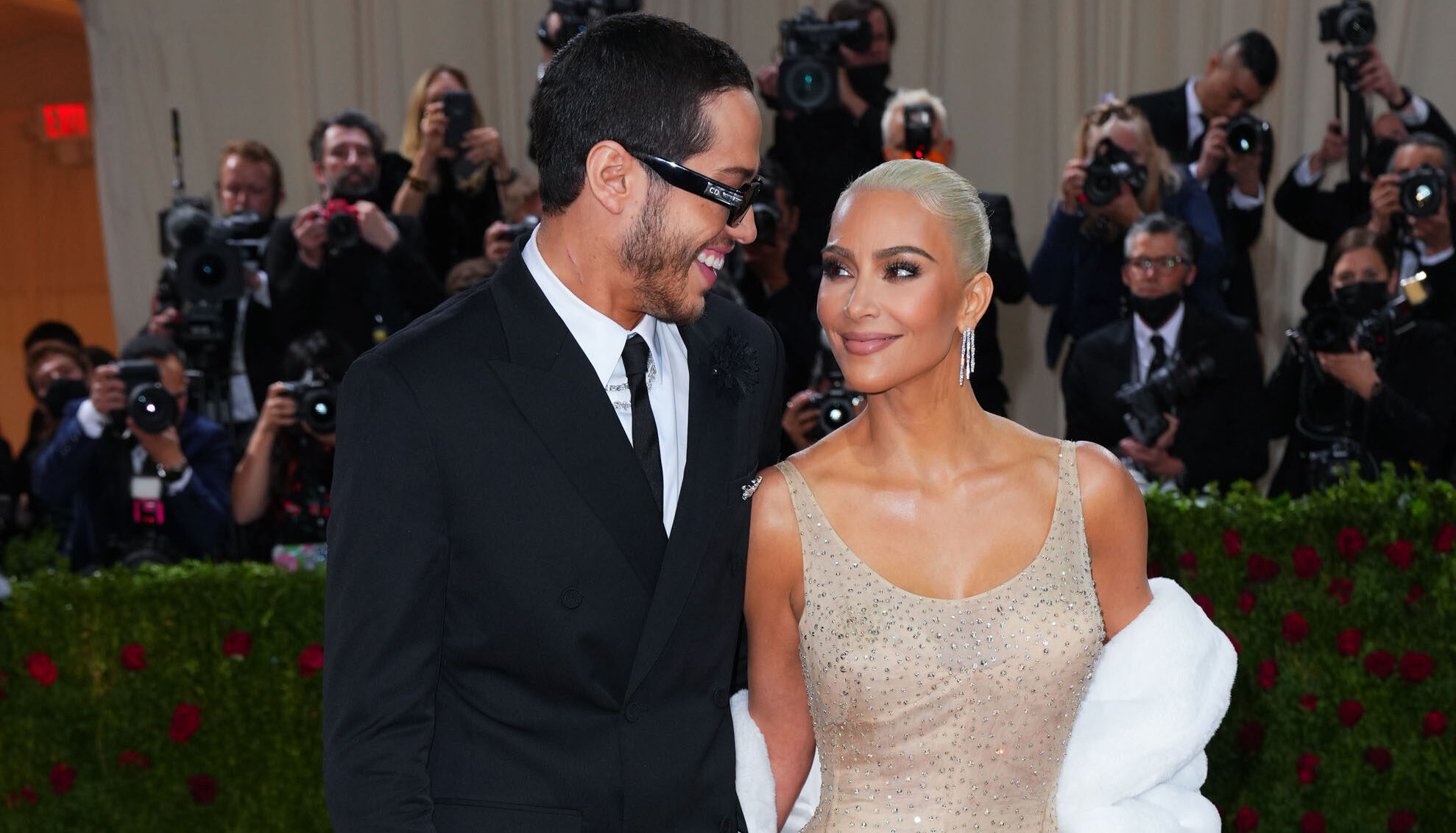 Kim Kardashian en Pete Davidson 'the kardashians'