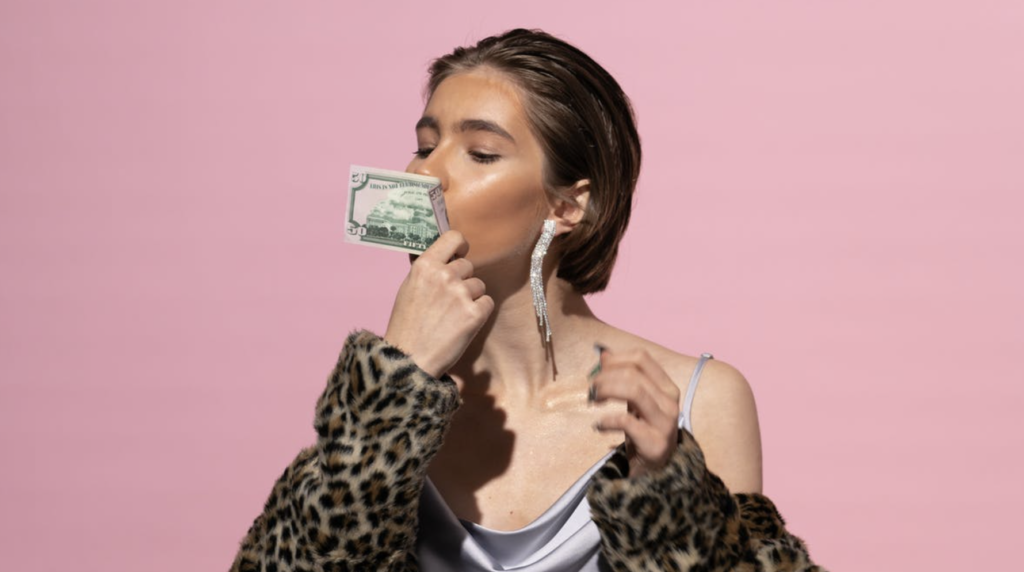 rijk meisje met geld - designer