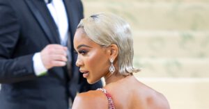 Saweety met nostalgische haar-trend op Met Gala