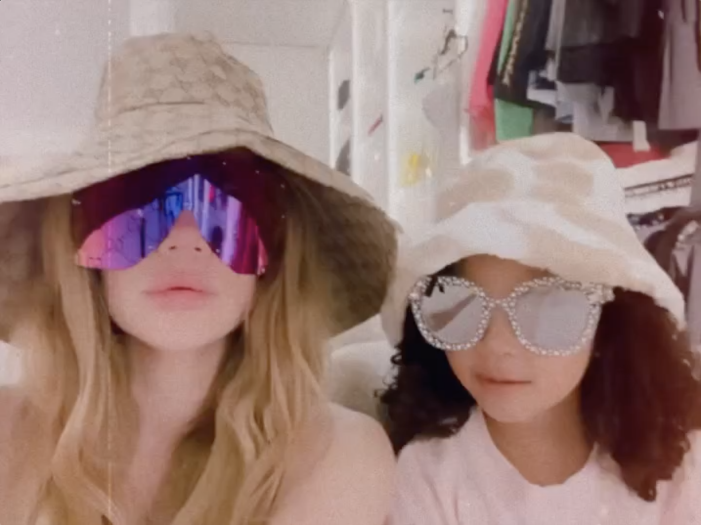 Khloe Kardashian en dochter True rappen erop los in de vroege ochtend