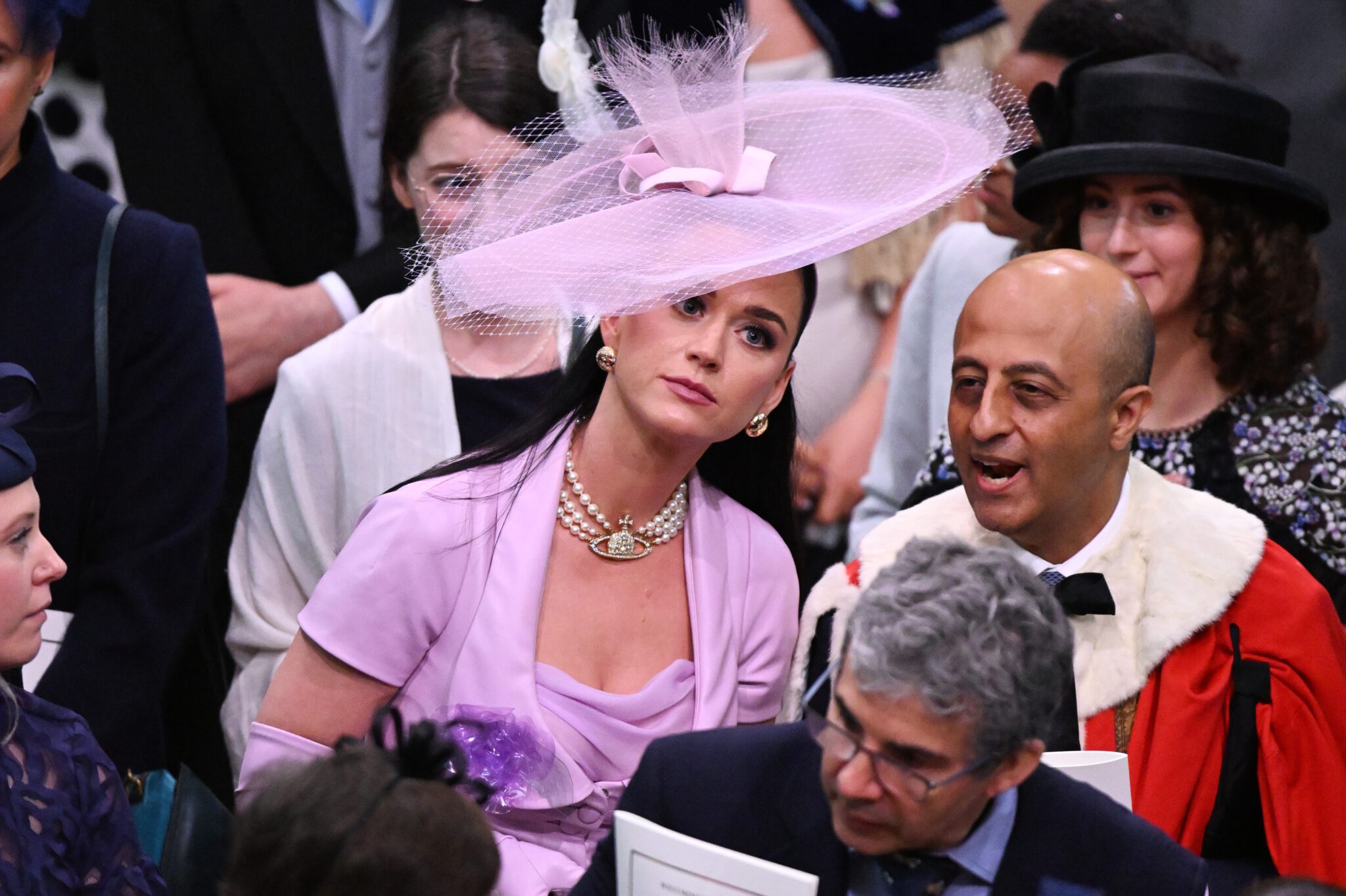 Katy Perry reageert op viral video kroning Prince Charles