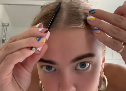 anti frizz stick action