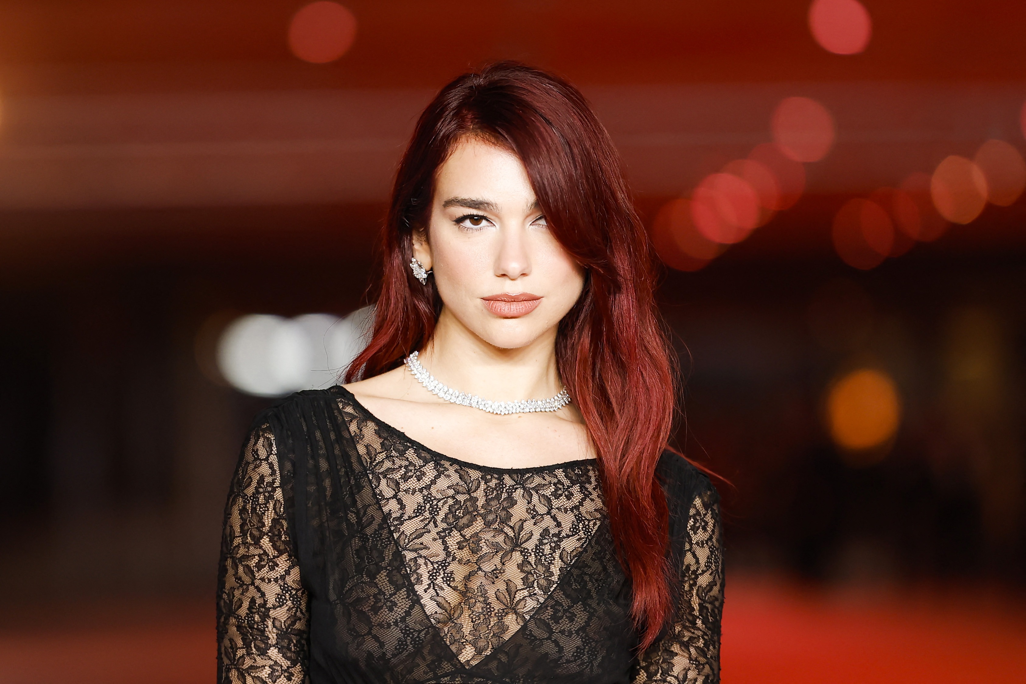 schuine lok haartrend 2024