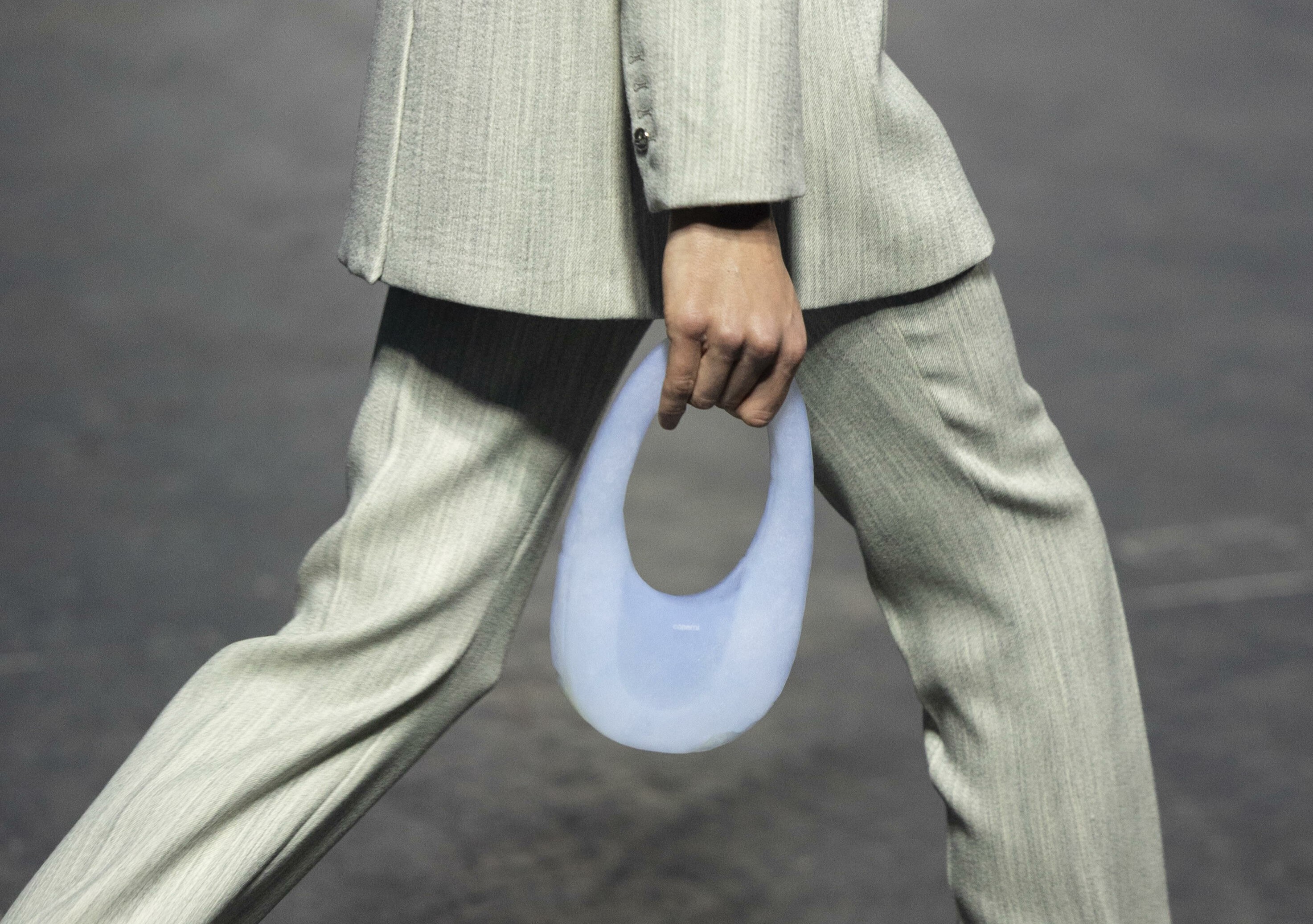 vragen Coperni tas van lucht