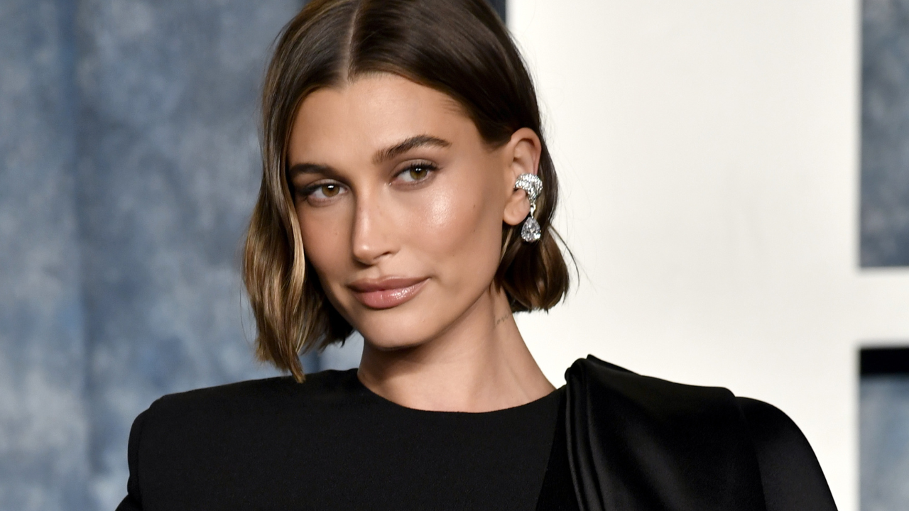 hailey bieber skincare foundation trucje