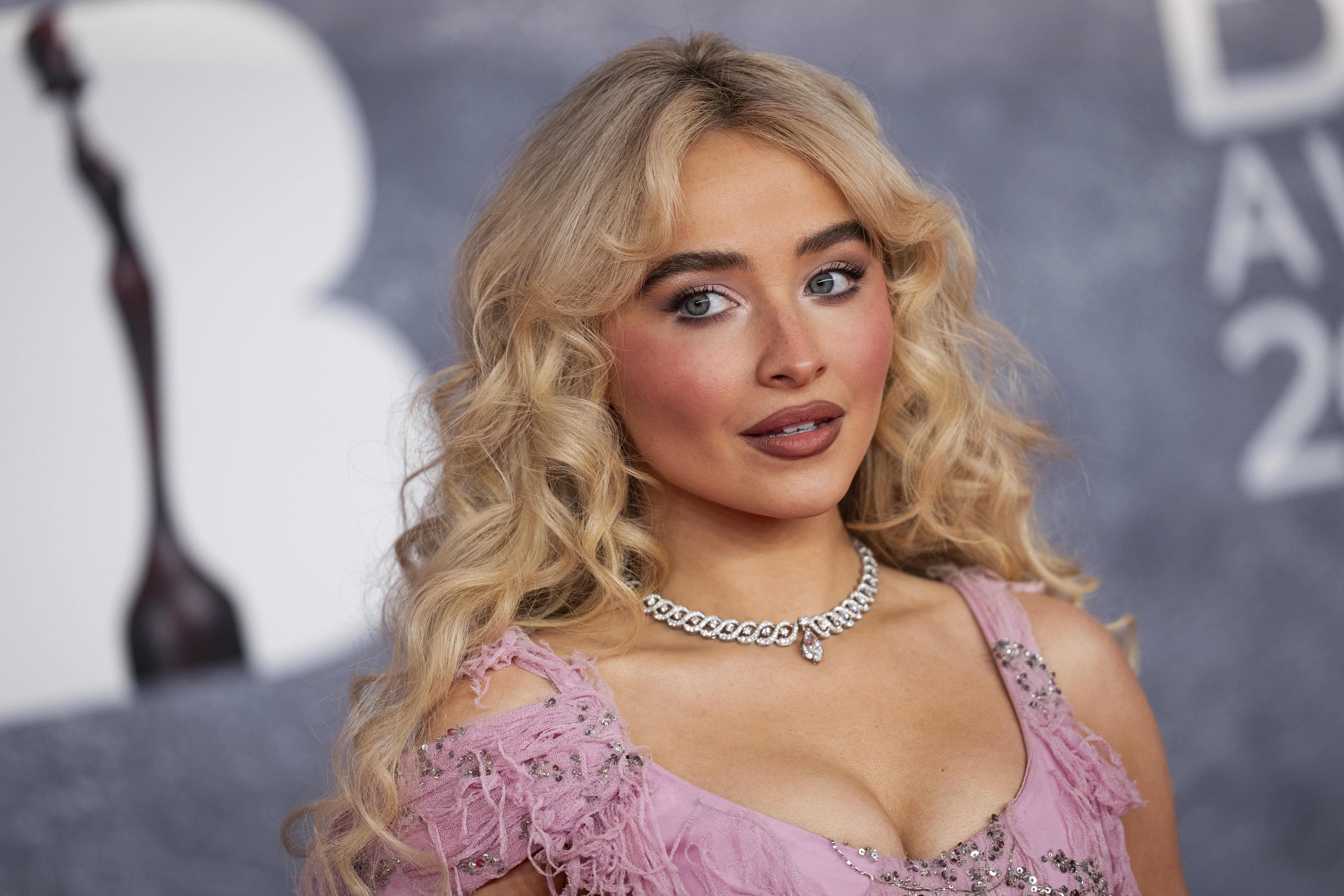 Sabrina Carpenter haarproduct haren