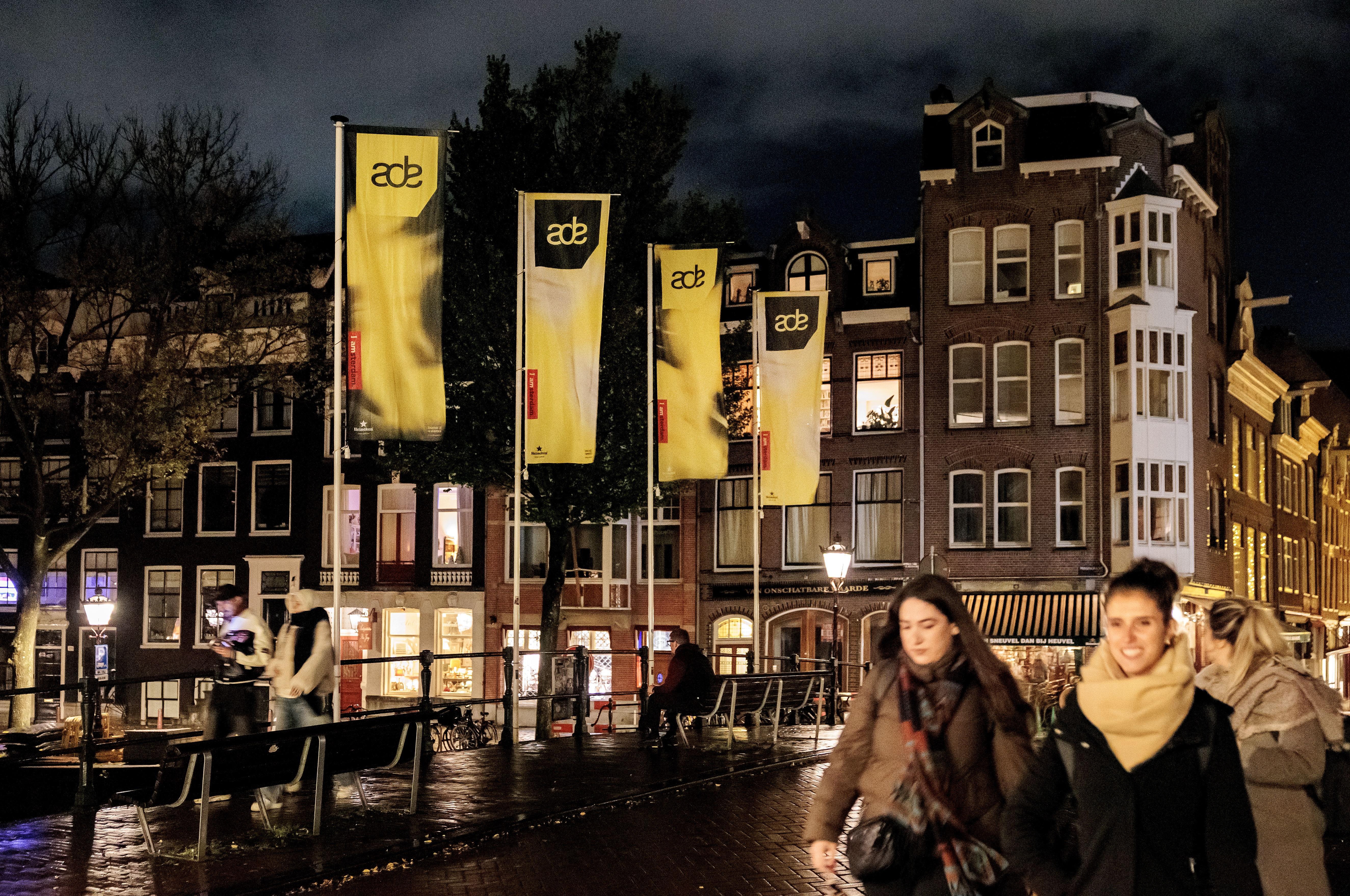 ADE: Vlaggen in de stad